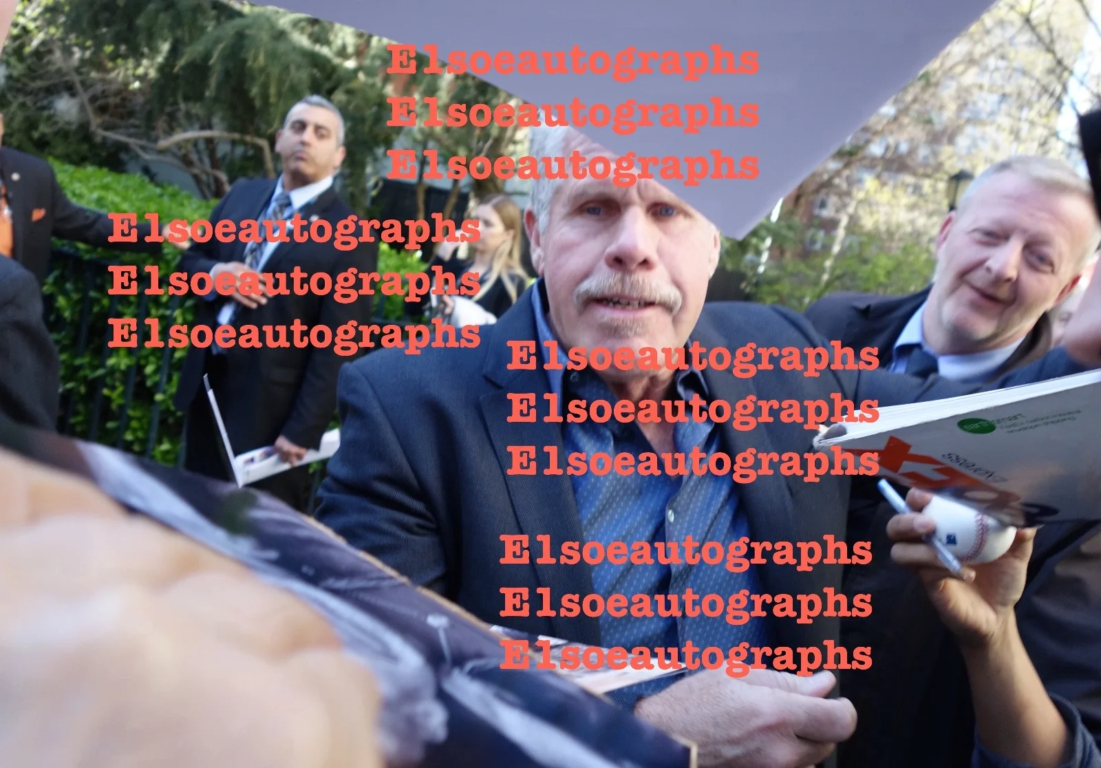 Ron Perlman — Ron Perlman signed 8x10 Photo. In Person Exact Proof. Hellboy, Hand of God, SOA, изображение 2