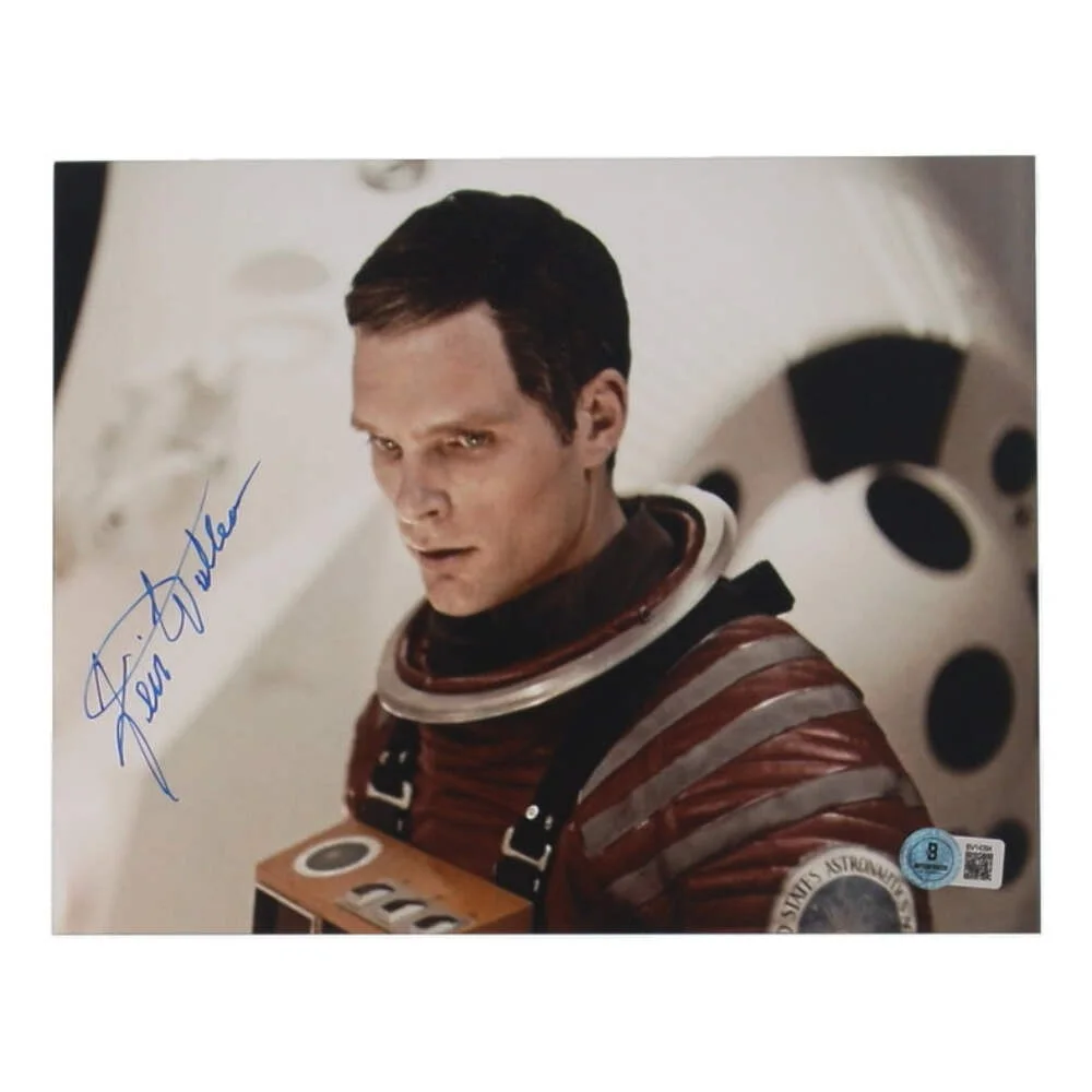 Keir Dullea — Keir Dullea Signed (Beckett) "2001: A Space Odyssey" 8x10 Photo - David Bowman