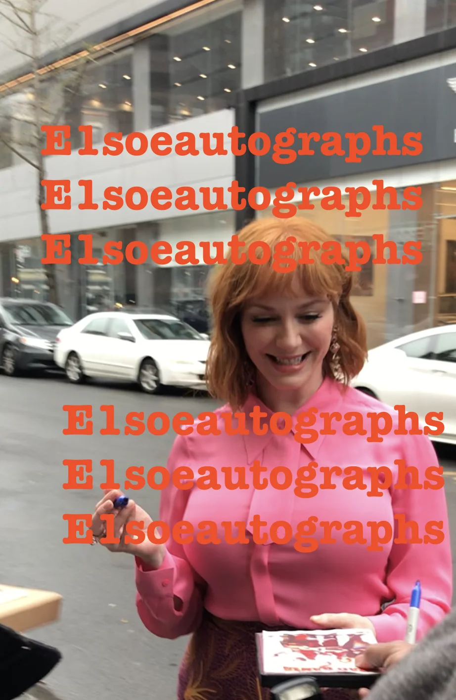 Christina Hendricks — Christina Hendricks signed 8x10 Photo. In Person Proof - Mad Men, Good Girls, изображение 3