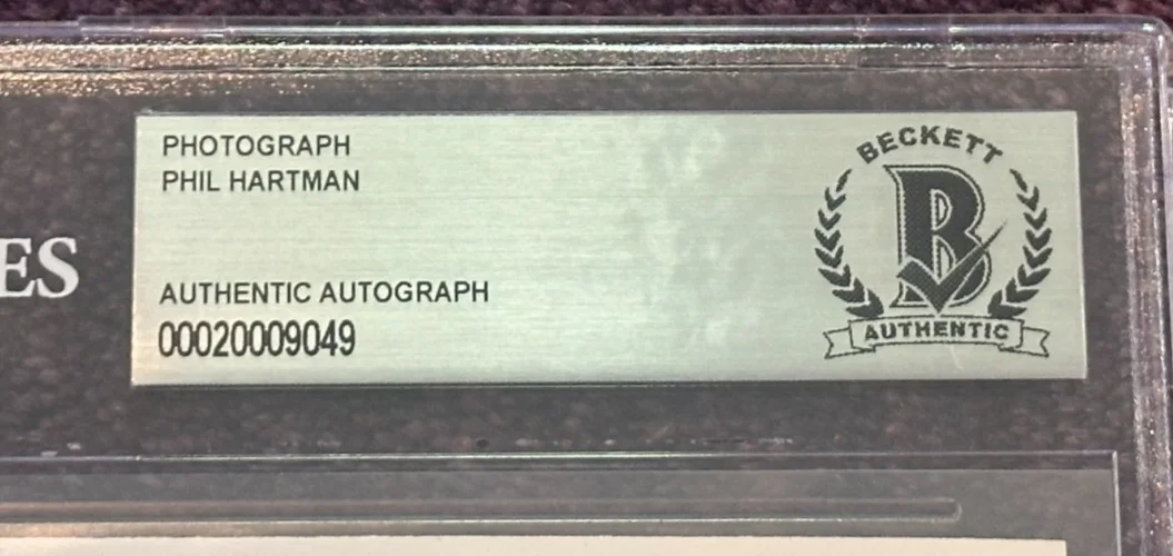 PHIL HARTMAN — PHIL HARTMAN Signed 8 X 10 PHOTO Beckett Encapsulated, image 3