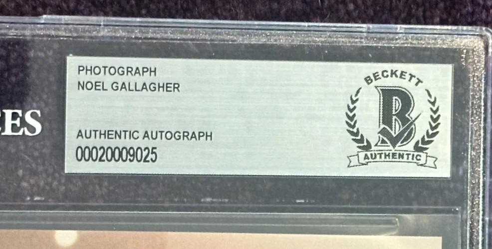 NOEL GALLAGHER Signed OASIS 8 X 10 PHOTO Beckett Encapsulated, изображение 3