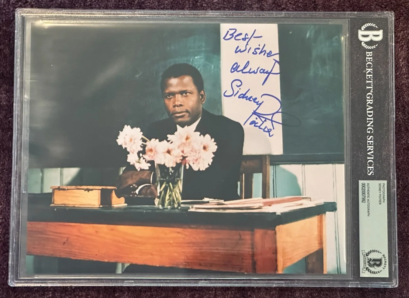 SIDNEY POITIER — SIDNEY POITIER Signed 8 X 10 PHOTO Beckett Encapsulated w/ Inscription