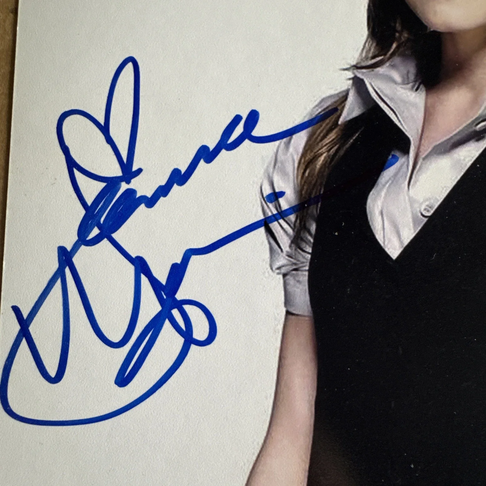 Jennifer Morrison — Actress Jennifer Morrison SIGNED Autographed 8x10 Photo HOUSE, image 2