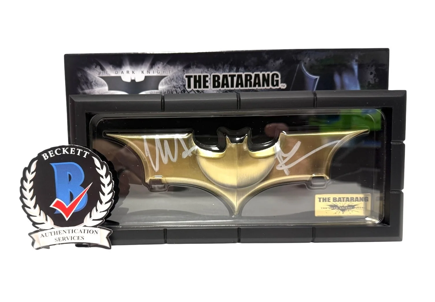 CHRISTIAN BALE — CHRISTIAN BALE SIGNED AUTOGRAPH NOBLE COLLECTION BATARANG THE DARK KNIGHT BAS, image 2