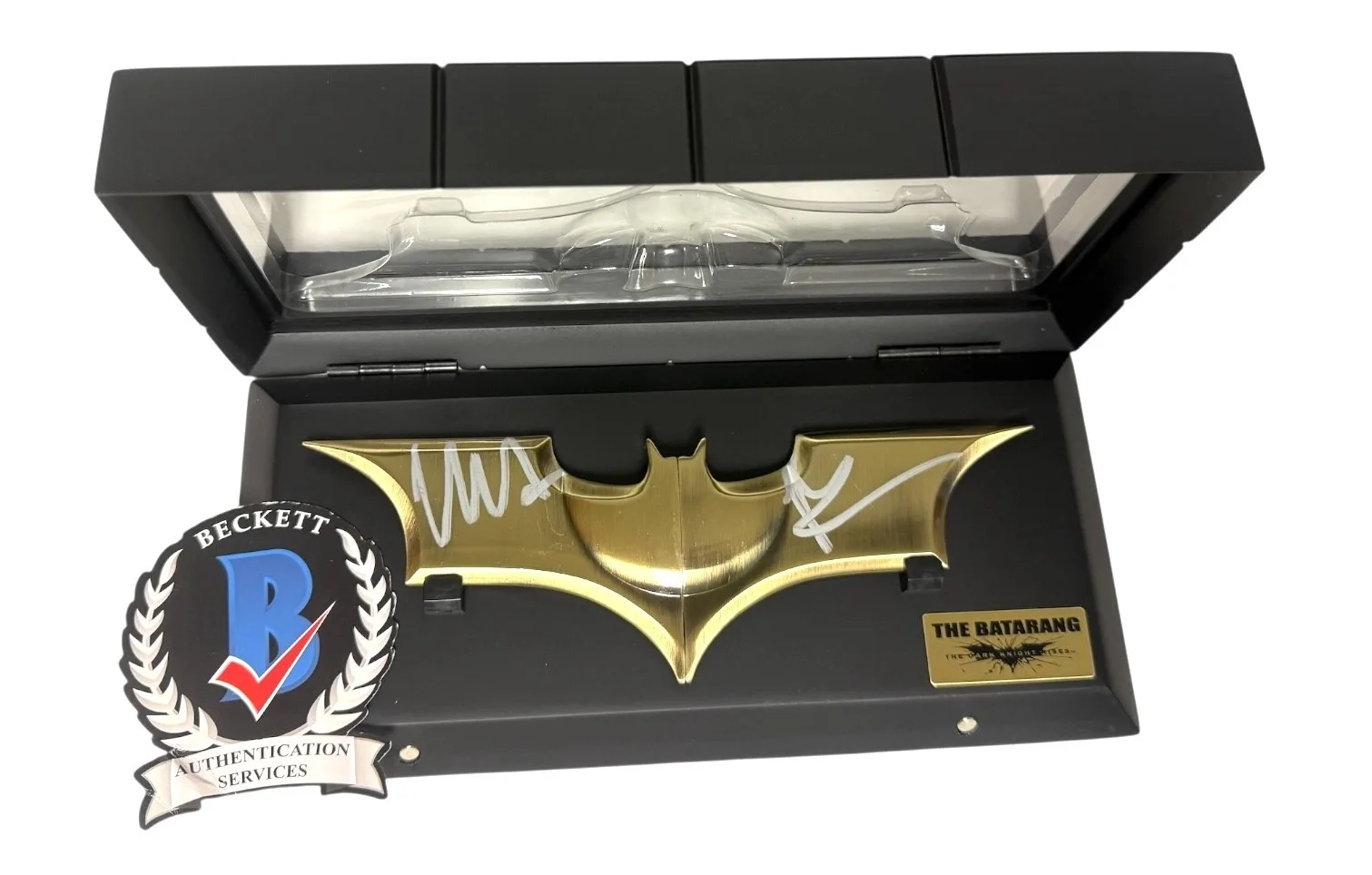 CHRISTIAN BALE — CHRISTIAN BALE SIGNED AUTOGRAPH NOBLE COLLECTION BATARANG THE DARK KNIGHT BAS, image 3