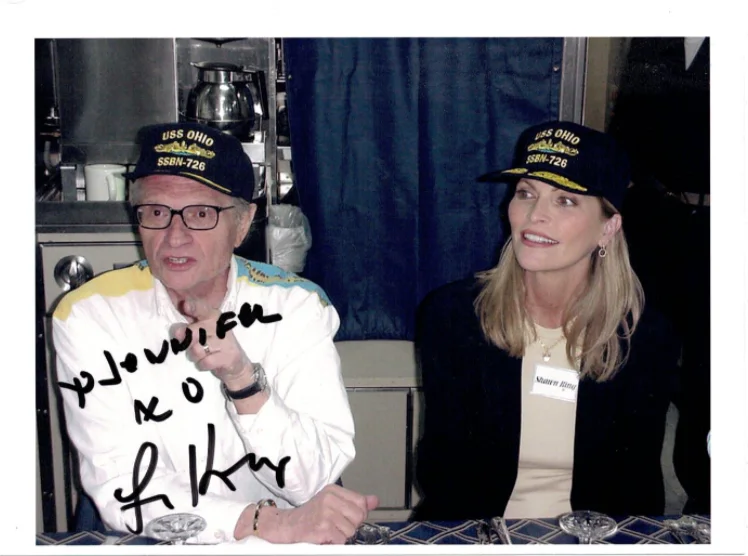 Larry King — Larry King Show Host Autographed Signed Photo AMCo COA 16594