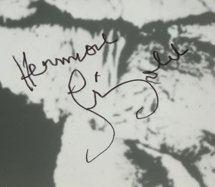 Foto firmada autografiada de la actriz Hermione Gingold 8x10 AMCo certificado de autenticidad 28353, image 2