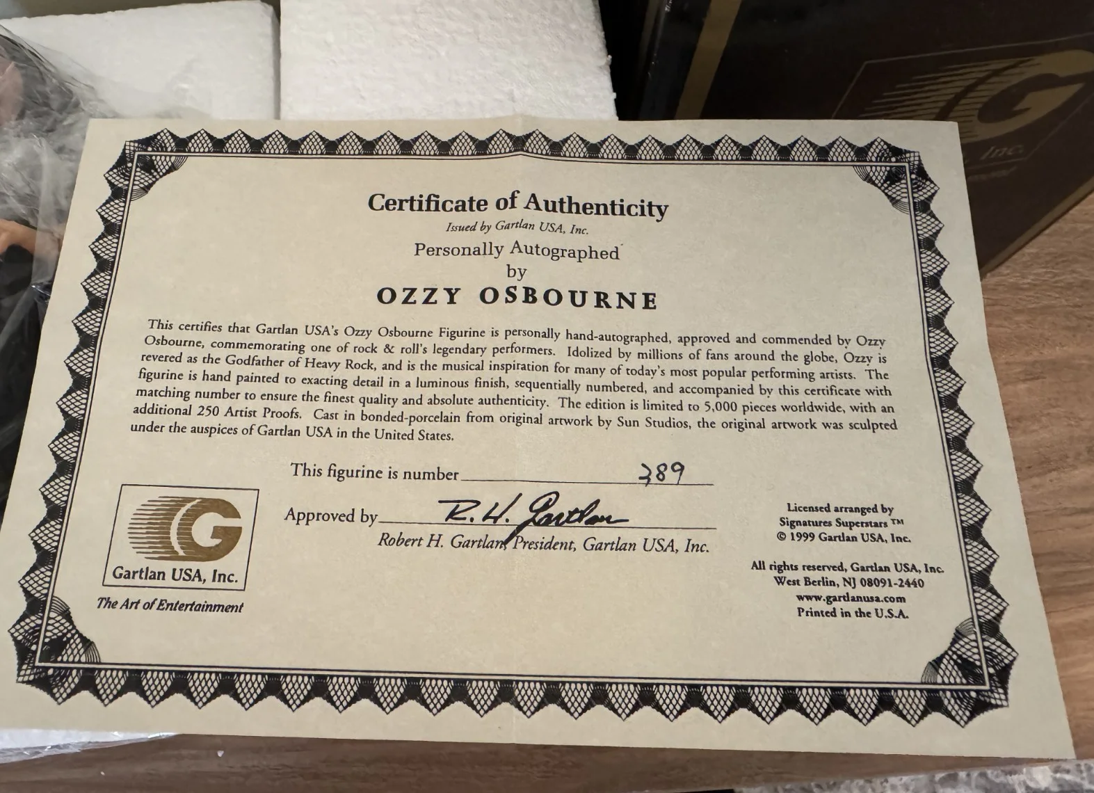 Ozzy Osbourne — Ozzy Osbourne 1999 Gartlan Porcelain 7"Figurine 389/5000 Personally Autographed, изображение 5