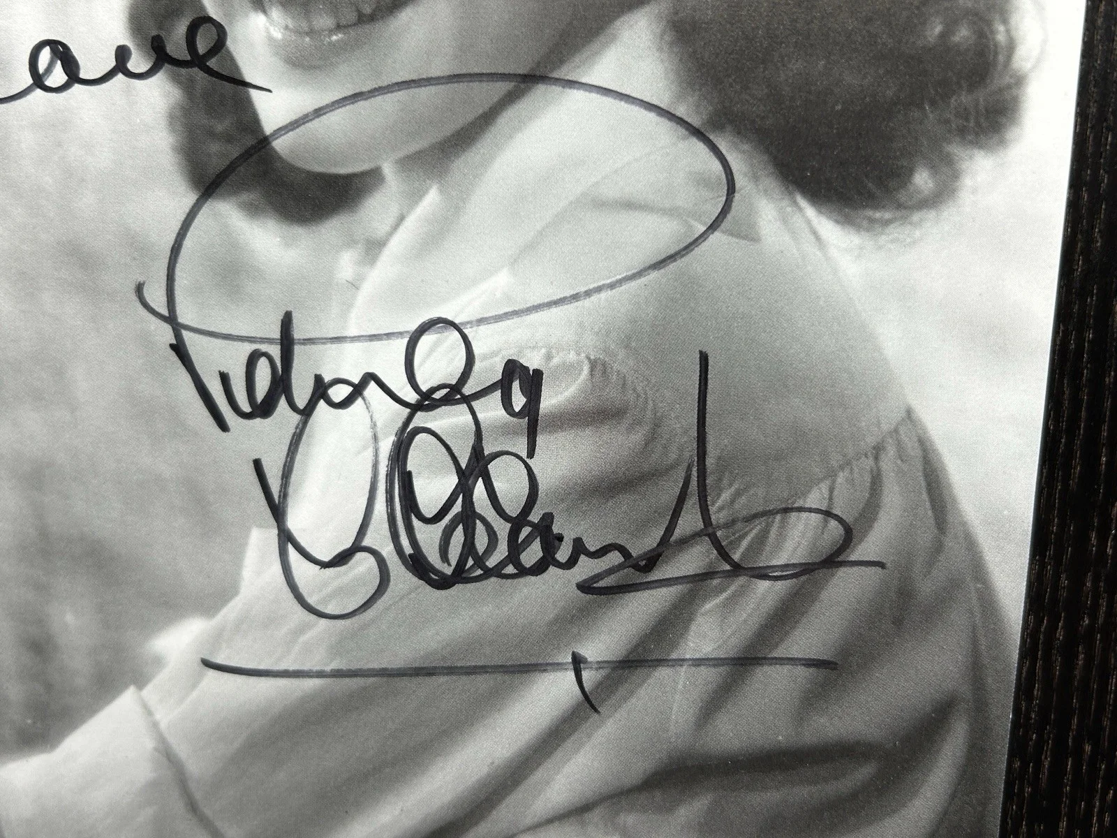 PETULA CLARK SIGNED 9" MAGAZINE PHOTO Original Autograph JSA COA Musician Singer, image 3