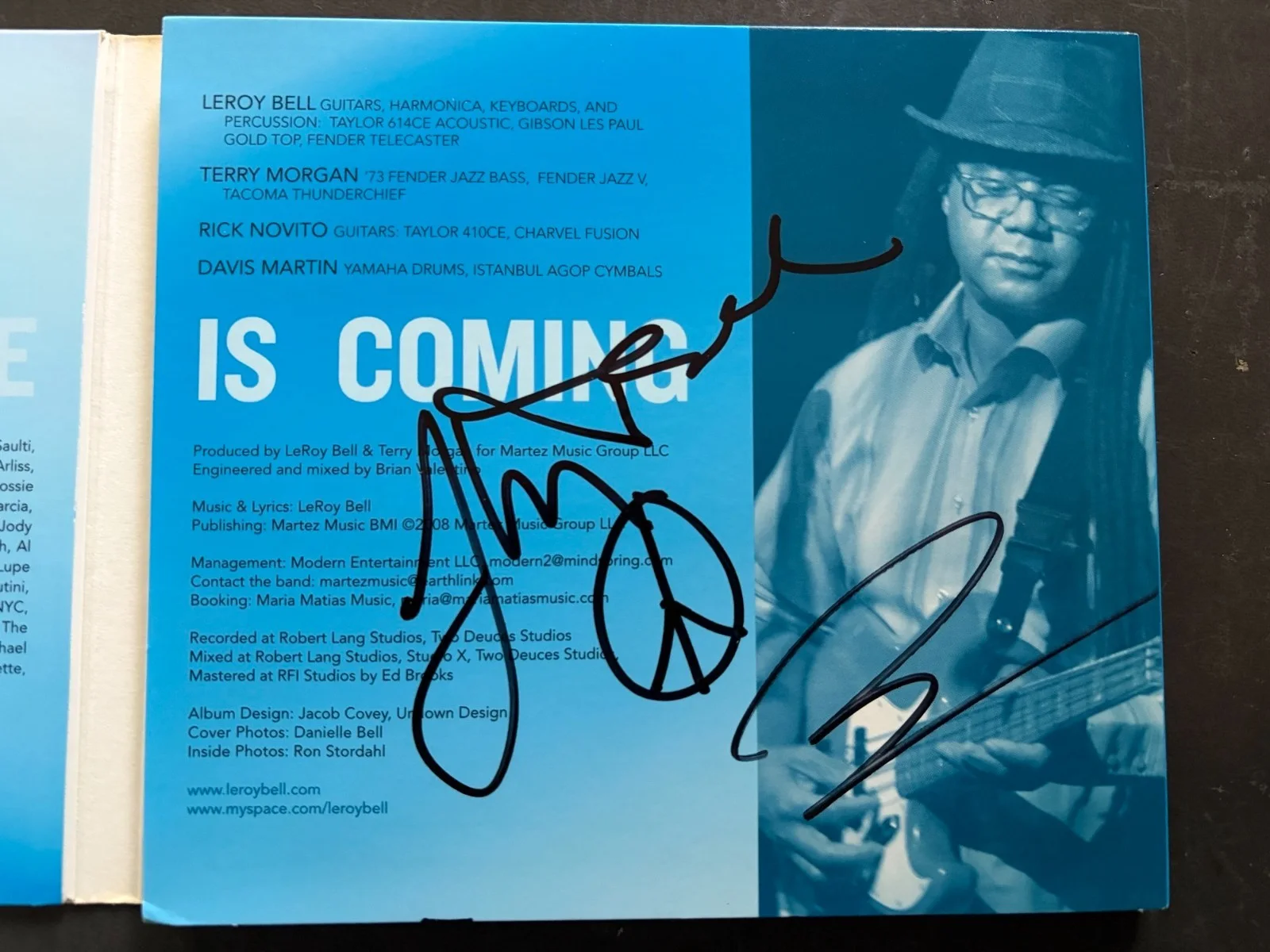 SIGNED (2x) !! CD A Change is Coming by LeRoy Bell 2008, image 2
