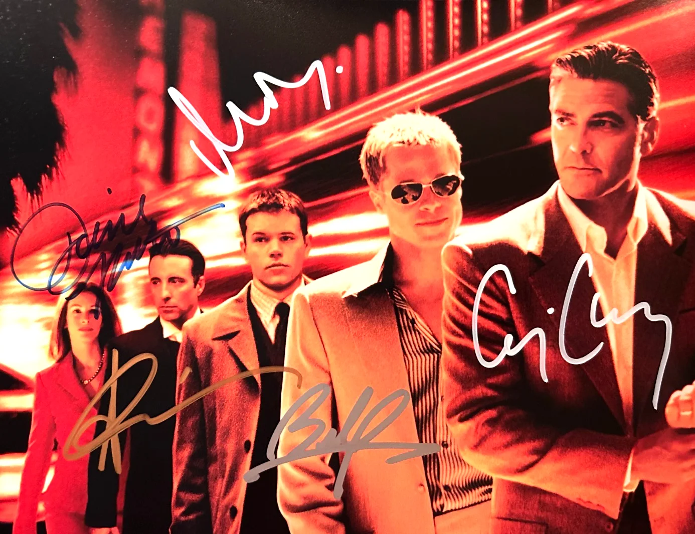 George Clooney, Julia Roberts, Brad Pitt, Matt Damon — OCEAN'S ELEVEN: Cast Signed Original 8x10" Authentic Autographs GENUINE w/COA, image 3