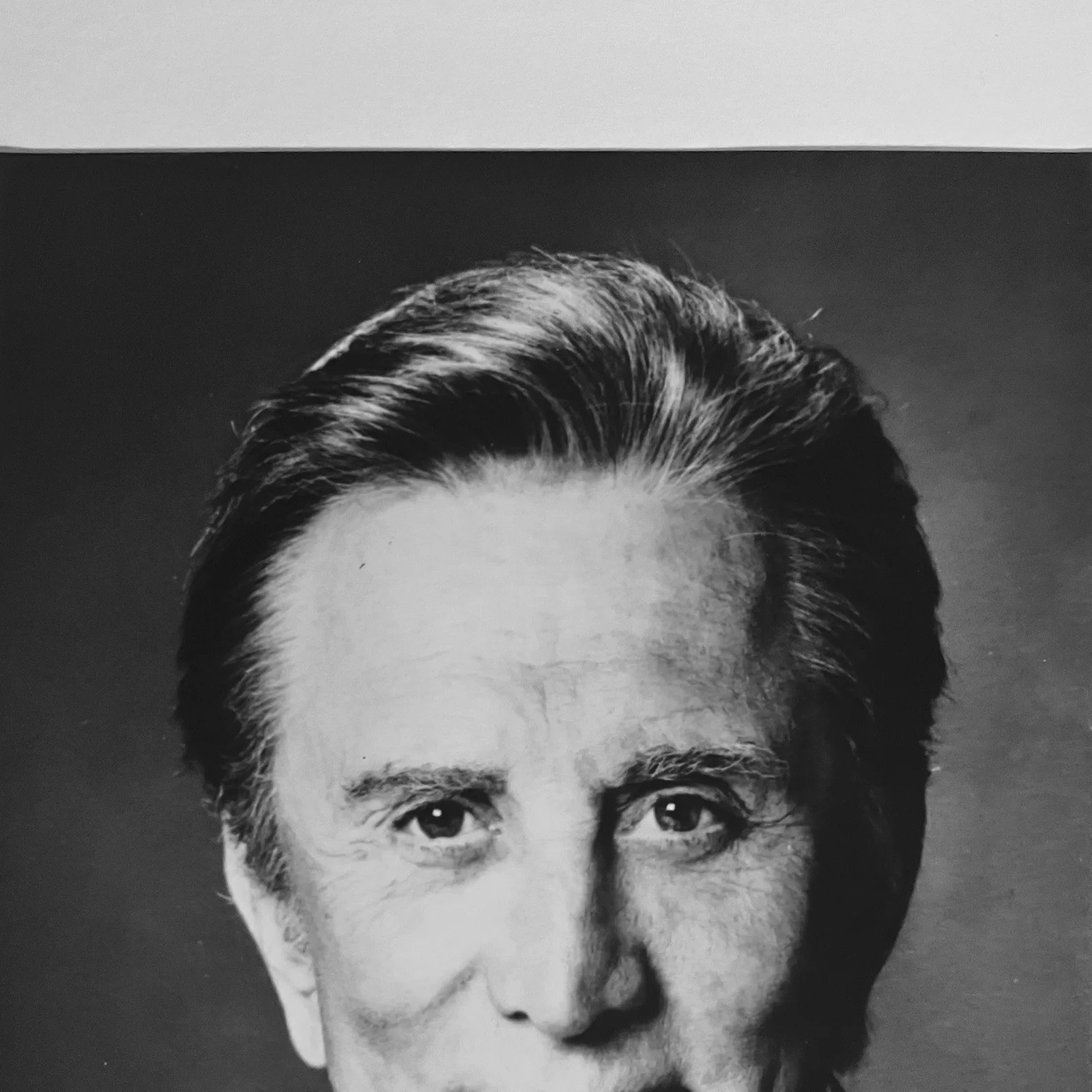 Kirk Douglas — KIRK DOUGLAS Signed Photo / JSA CERTIFIED / Spartacus, SATURN 3, 20000 Leagues.., изображение 2