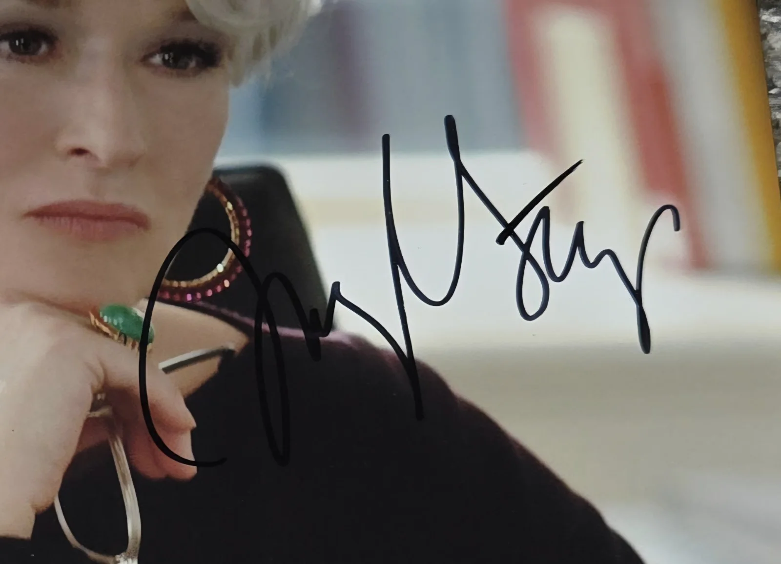 Meryl Streep — MERYL STREEP - 8x10 Signed Autograph Auto "Devil Wears Prada" Beckett BAS, image 2