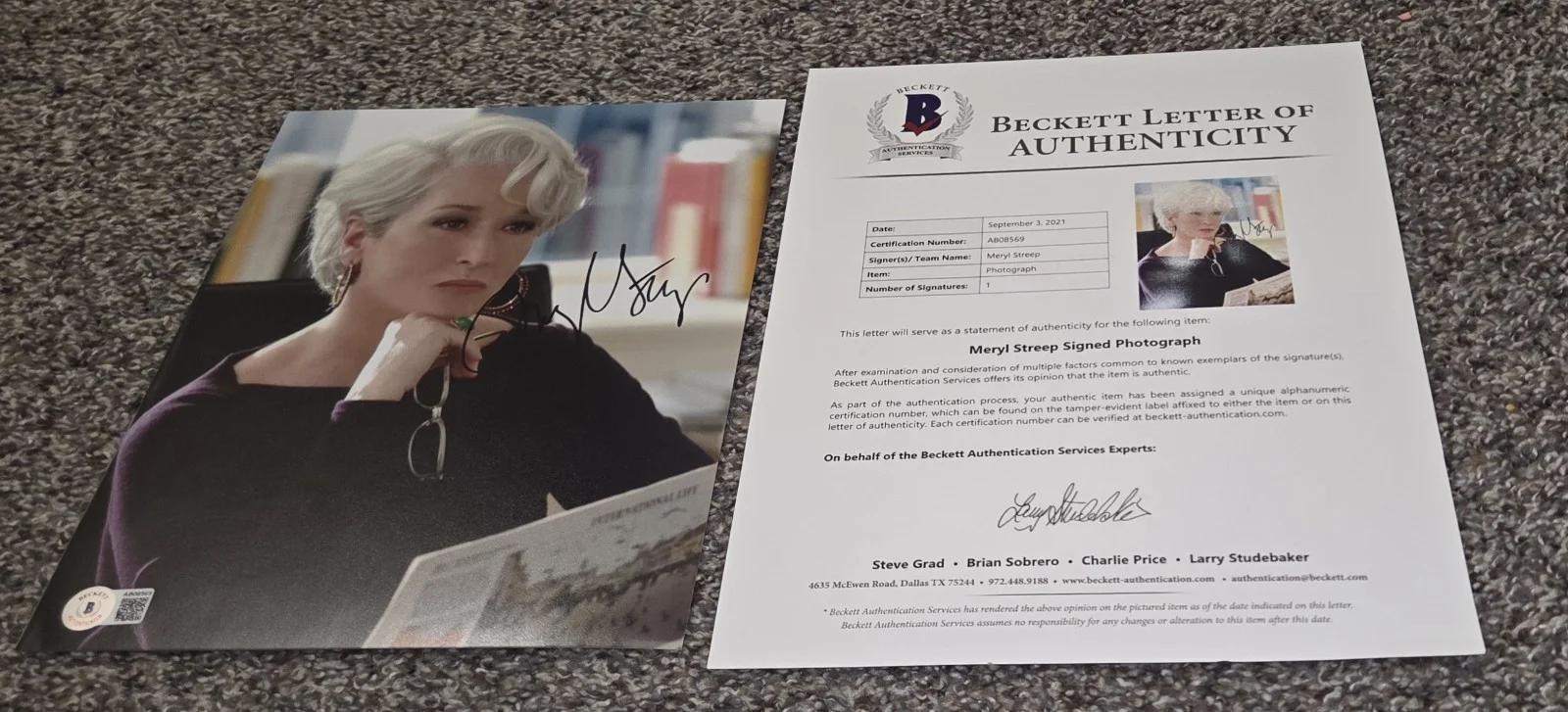 Meryl Streep — MERYL STREEP - 8x10 Signed Autograph Auto "Devil Wears Prada" Beckett BAS, image 3