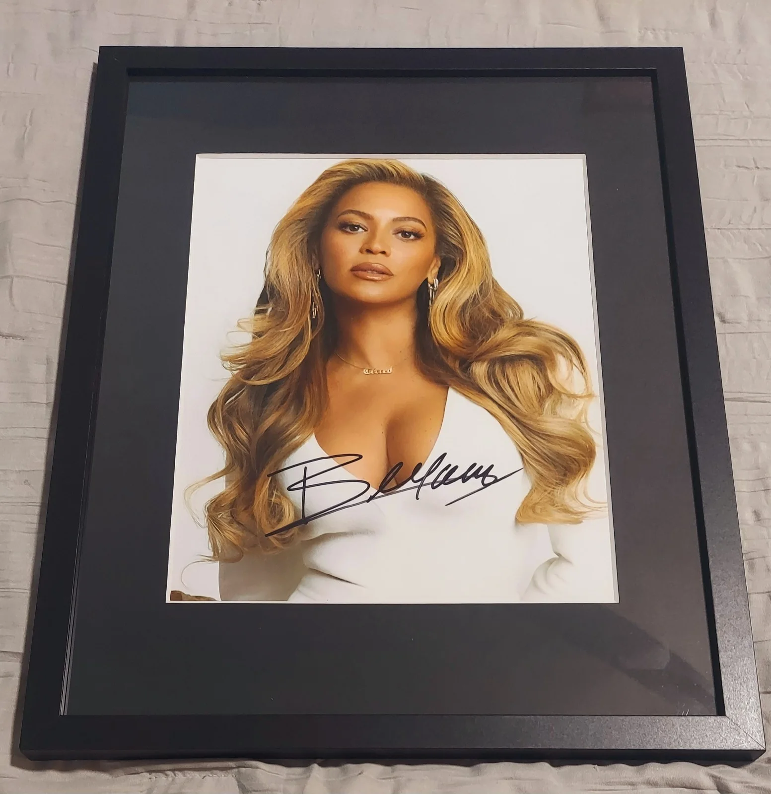 Beyonce Autographed 8x10 Photo Framed In 11x14 With COA, image 2