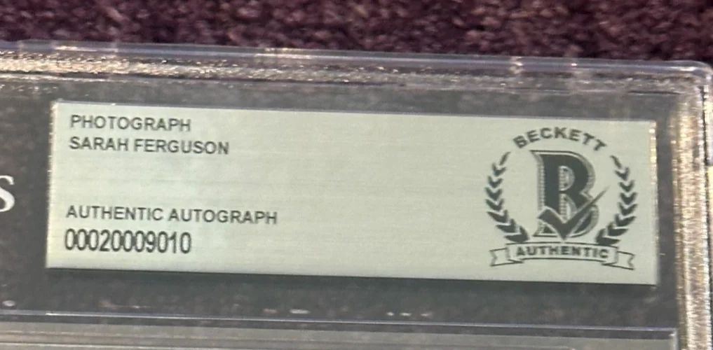 SARAH FERGUSON Signed 8 X 10 PHOTO Beckett Encapsulated, изображение 4