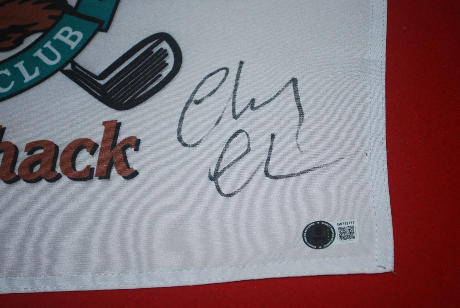 Chevy Chase Signed Caddyshack Bushwood Country Club Pin Flag Beckett 4W712717, изображение 2