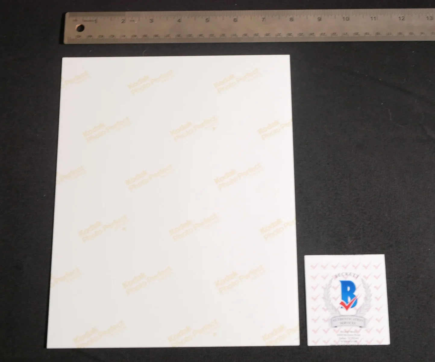 Elisabeth Moss — Elisabeth Moss Signed 8x10 "Mad Men" Photo (Peggy Olsen) CLOSEUP Beckett BAS, изображение 2