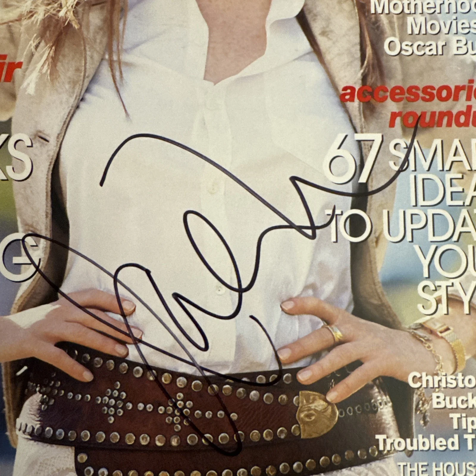 Julianne Moore — Julianne Moore Actress AUTOGRAPHED Signed January 2002 VOGUE Magazine Cover JSA, image 2