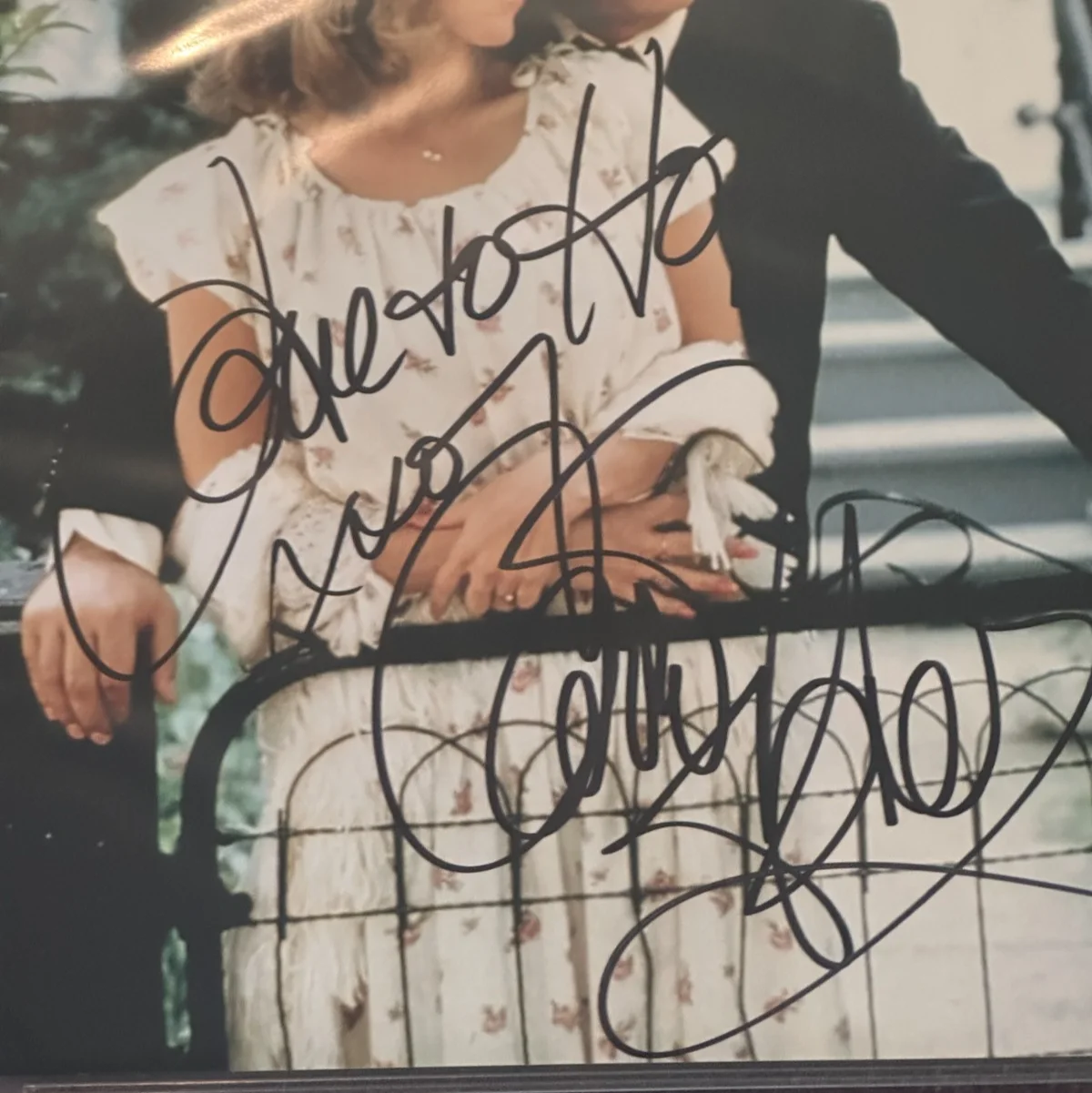 CARRIE FISHER — CARRIE FISHER Signed BLUES BROTHERS 8 X 10 PHOTO Beckett Encapsulated, изображение 2