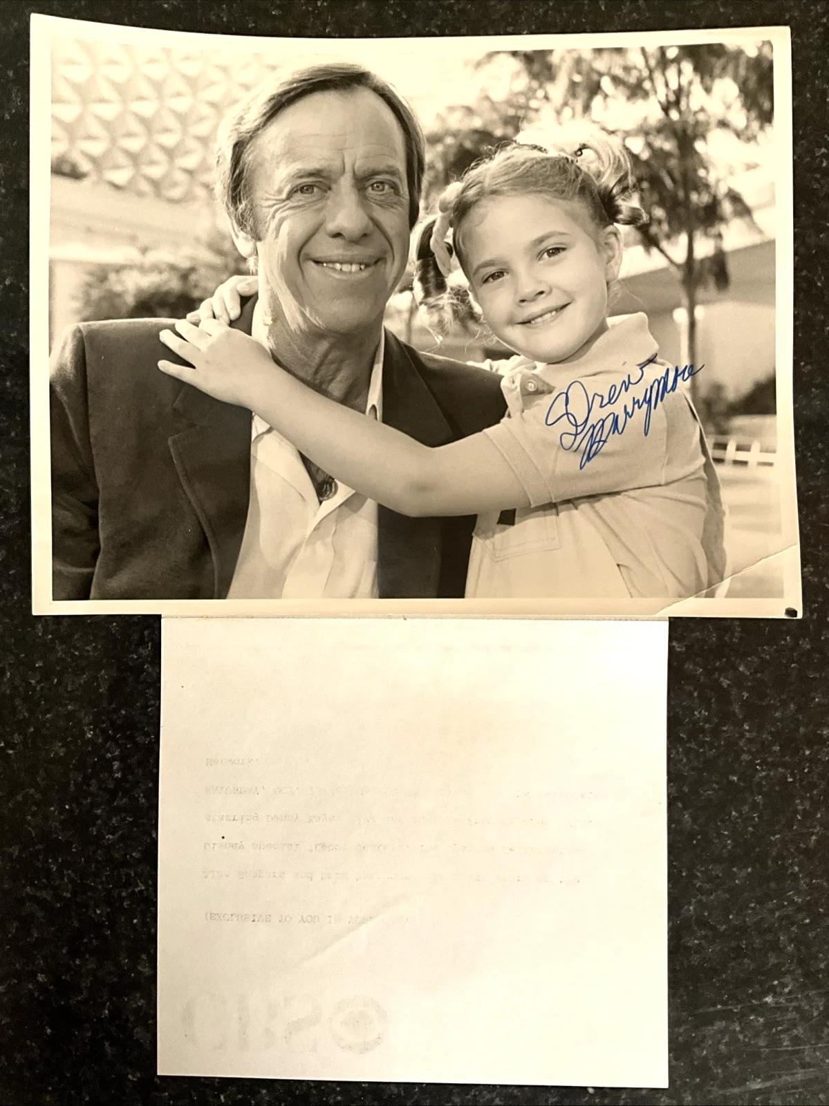 Drew Barrymore — Drew Barrymore Childhood Autograph 1986 Studio Press Photo Original w/ CBS notes, image 4