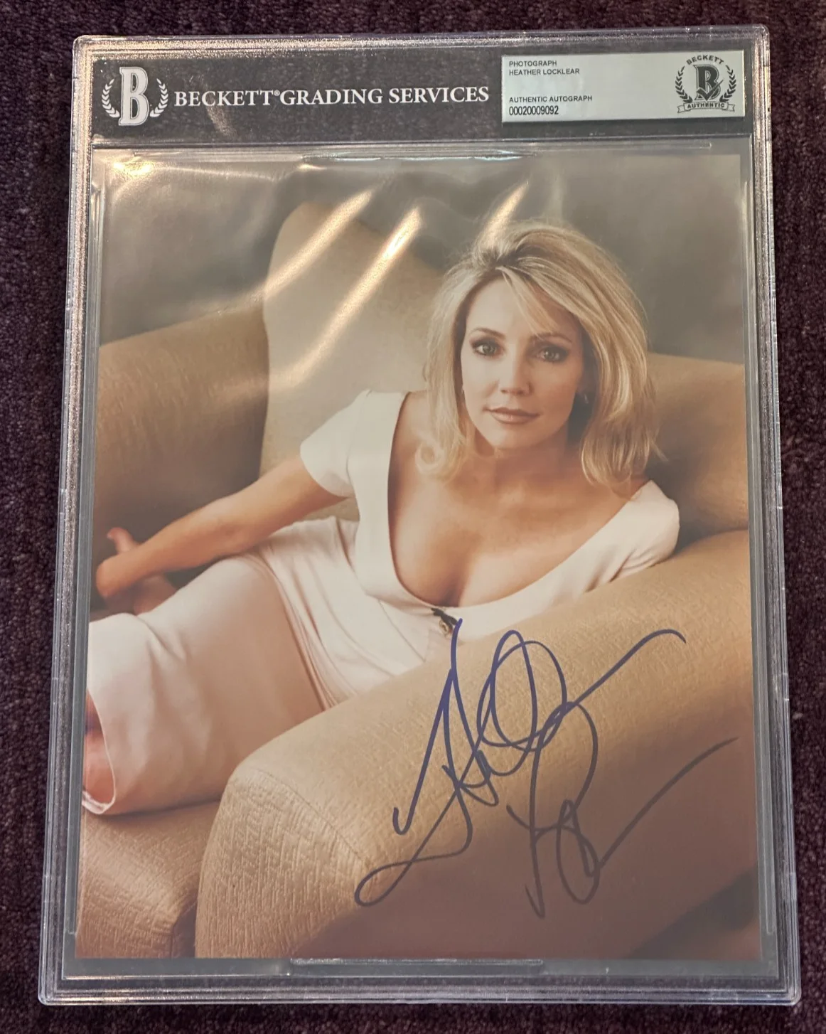 HEATHER LOCKLEAR — HEATHER LOCKLEAR Signed 8 X 10 PHOTO Beckett Encapsulated