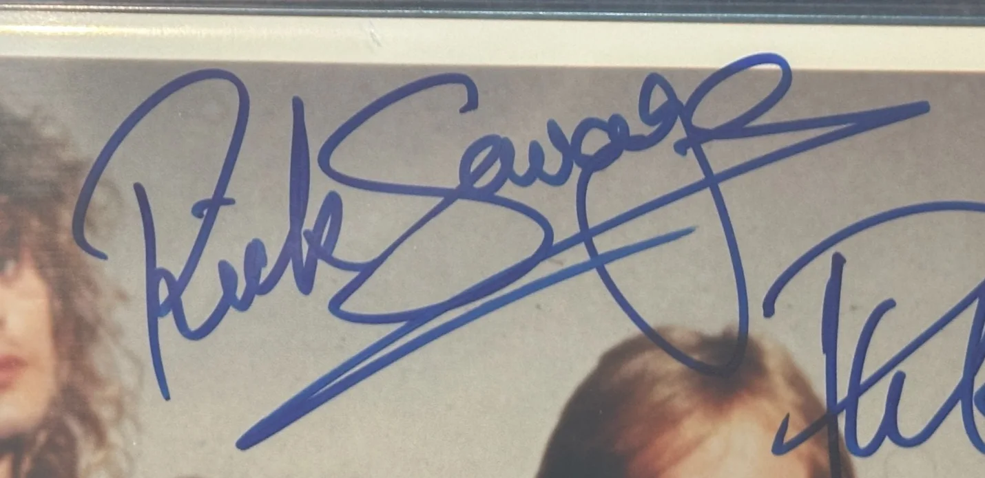 DEF LEPPARD Signed 8 X 10 PHOTO Beckett Encapsulated (BAS), изображение 2