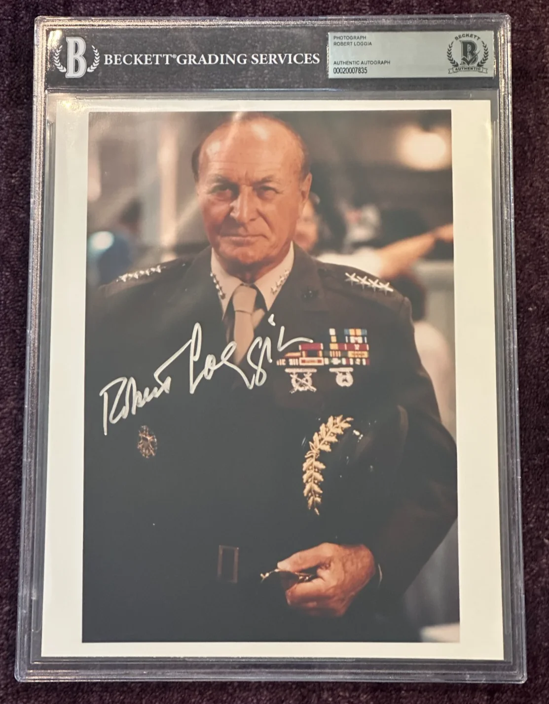 ROBERT LOGGIA — ROBERT LOGGIA Signed 8 X 10 PHOTO Beckett Encapsulated