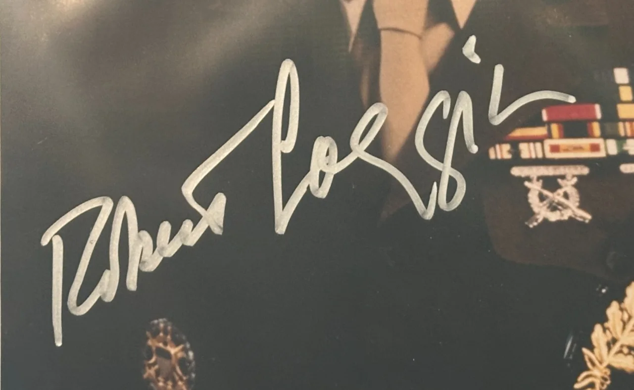 ROBERT LOGGIA — ROBERT LOGGIA Signed 8 X 10 PHOTO Beckett Encapsulated, image 2