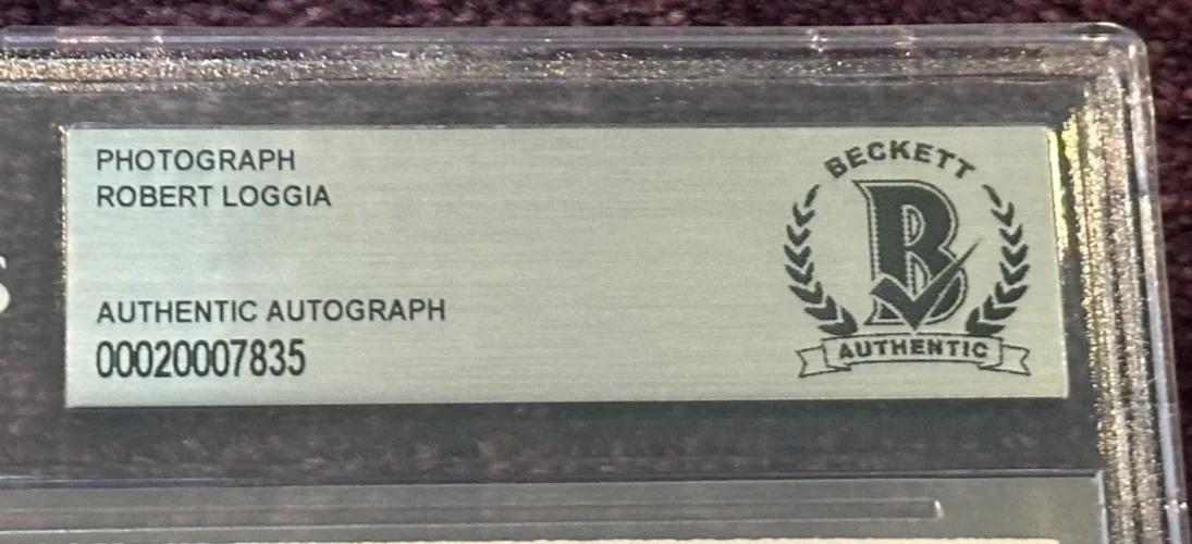 ROBERT LOGGIA — ROBERT LOGGIA Signed 8 X 10 PHOTO Beckett Encapsulated, image 3