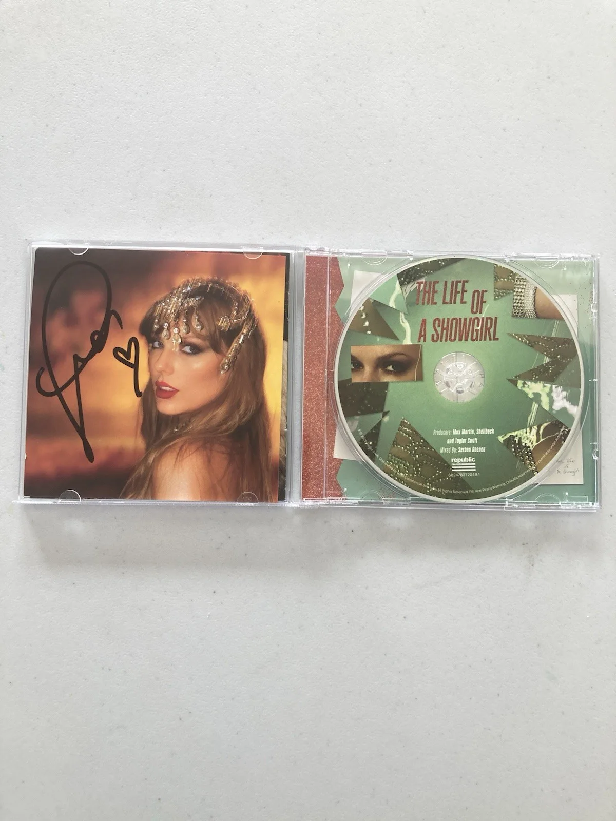 Taylor Swift The Life of A Showgirl signed cd photo# 1 RARE LONG SIGNATURE. New, изображение 5