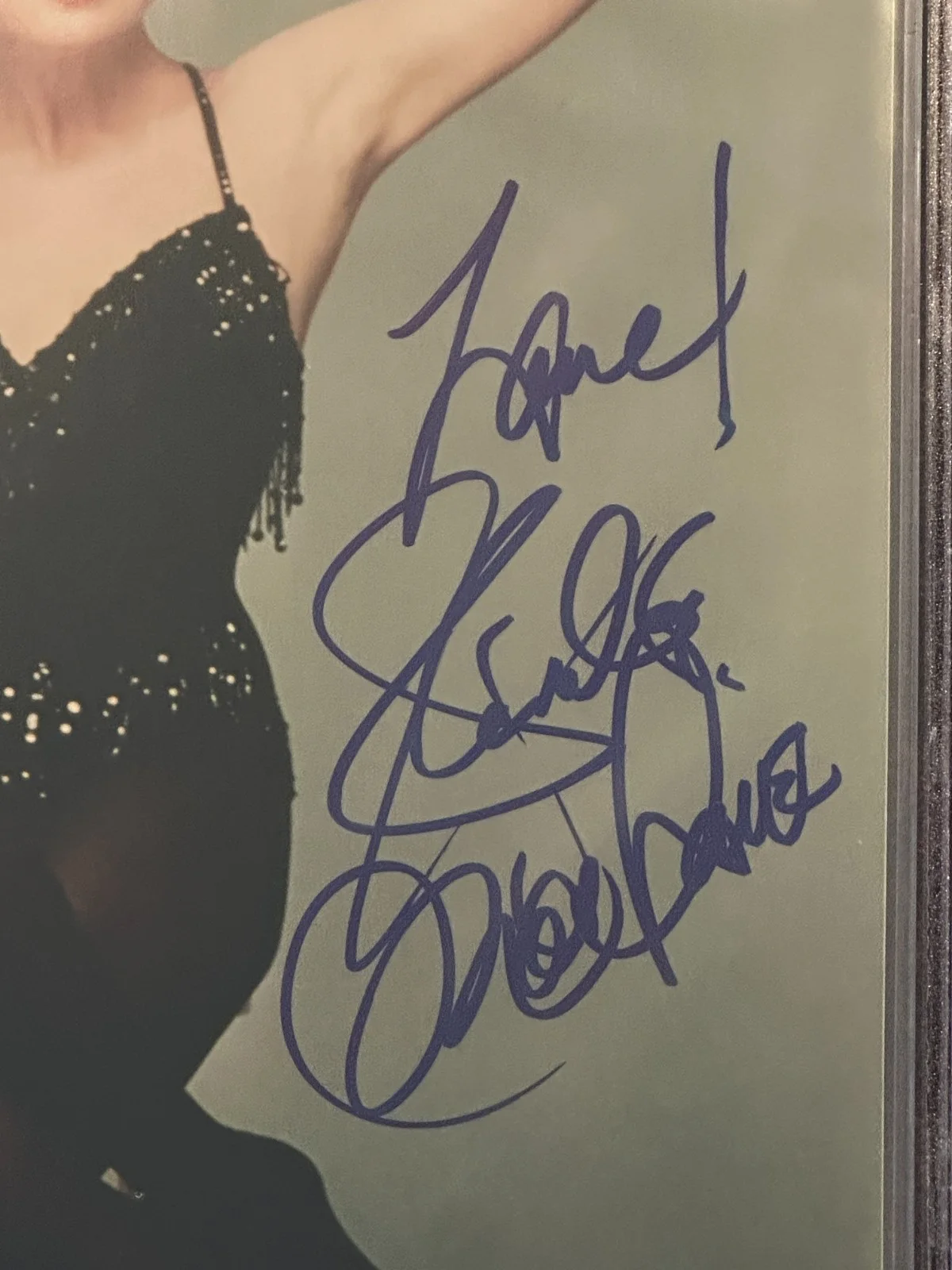 SHIRLEY MacLAINE — SHIRLEY MacLAINE Signed 8 X 10 PHOTO Beckett Encapsulated, image 2