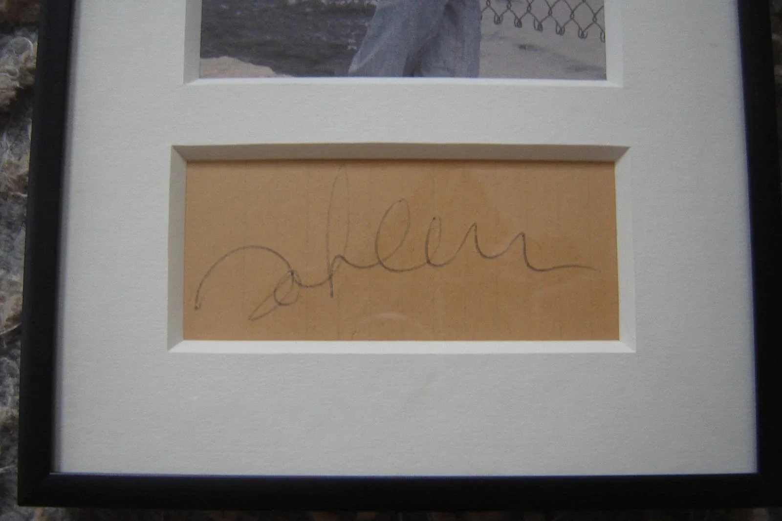 The Beatles John Lennon Signed Autographed Cut Signature Framed Display w/ LOA, изображение 2
