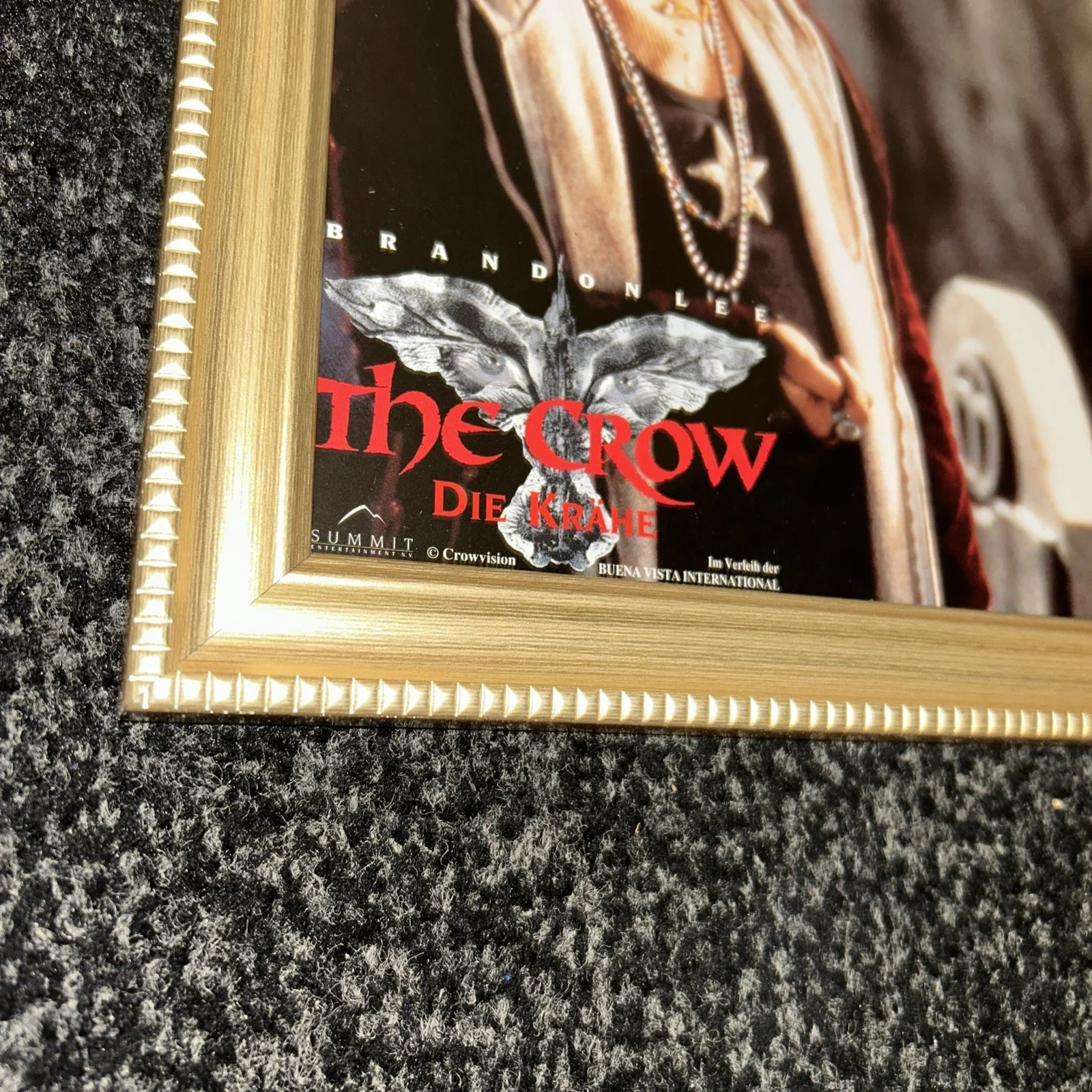 FRAMED SARAH IN CEMETERY THE CROW VINTAGE GERMAN LOBBY CARD 11x8 BRANDON LEE/6, изображение 2