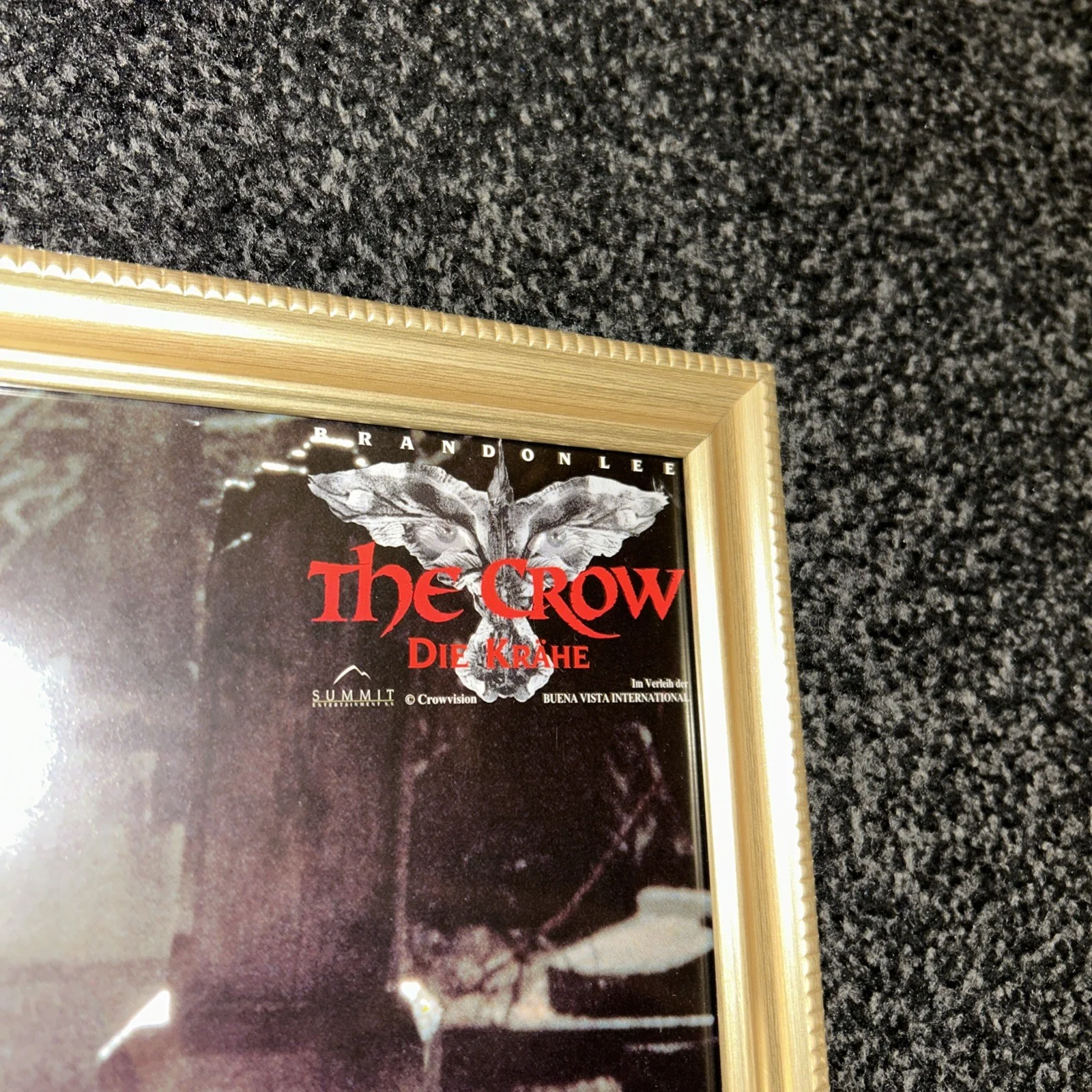 FRAMED SHELLY IN CEMETERY THE CROW VINTAGE GERMAN LOBBY CARD 11x8 BRANDON LEE/5, изображение 2