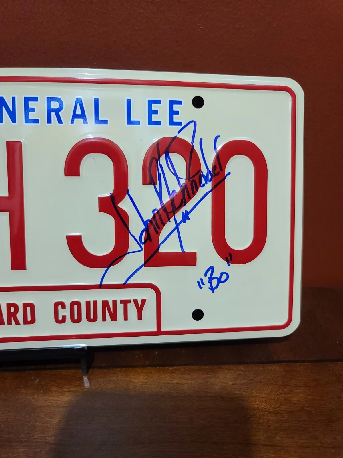 John Schneider — JOHN SCHNEIDER Signed The DUKES Of HAZZARD License Plate Hazzard County NEW, изображение 2