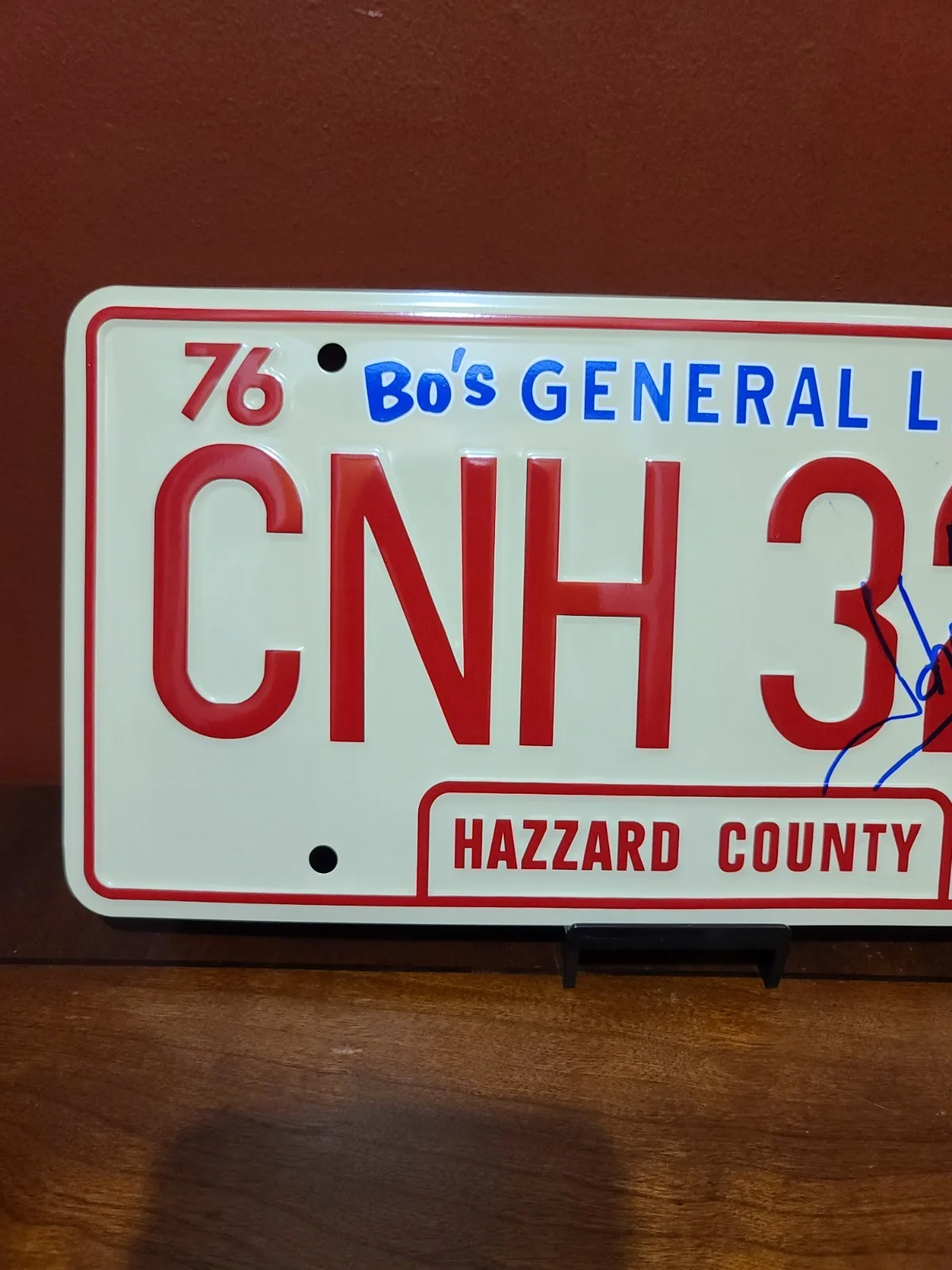 John Schneider — JOHN SCHNEIDER Signed The DUKES Of HAZZARD License Plate Hazzard County NEW, изображение 3