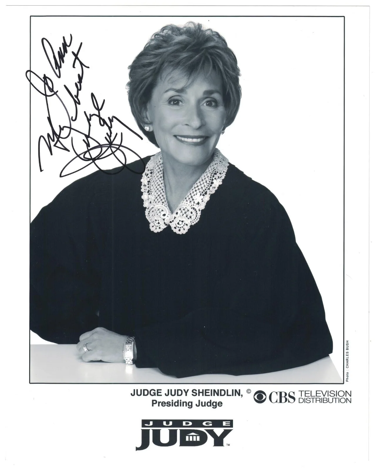 Judge Judy Sheindlin — Judge Judy Sheindlin Signed Autographed 8 x 10 Photo A