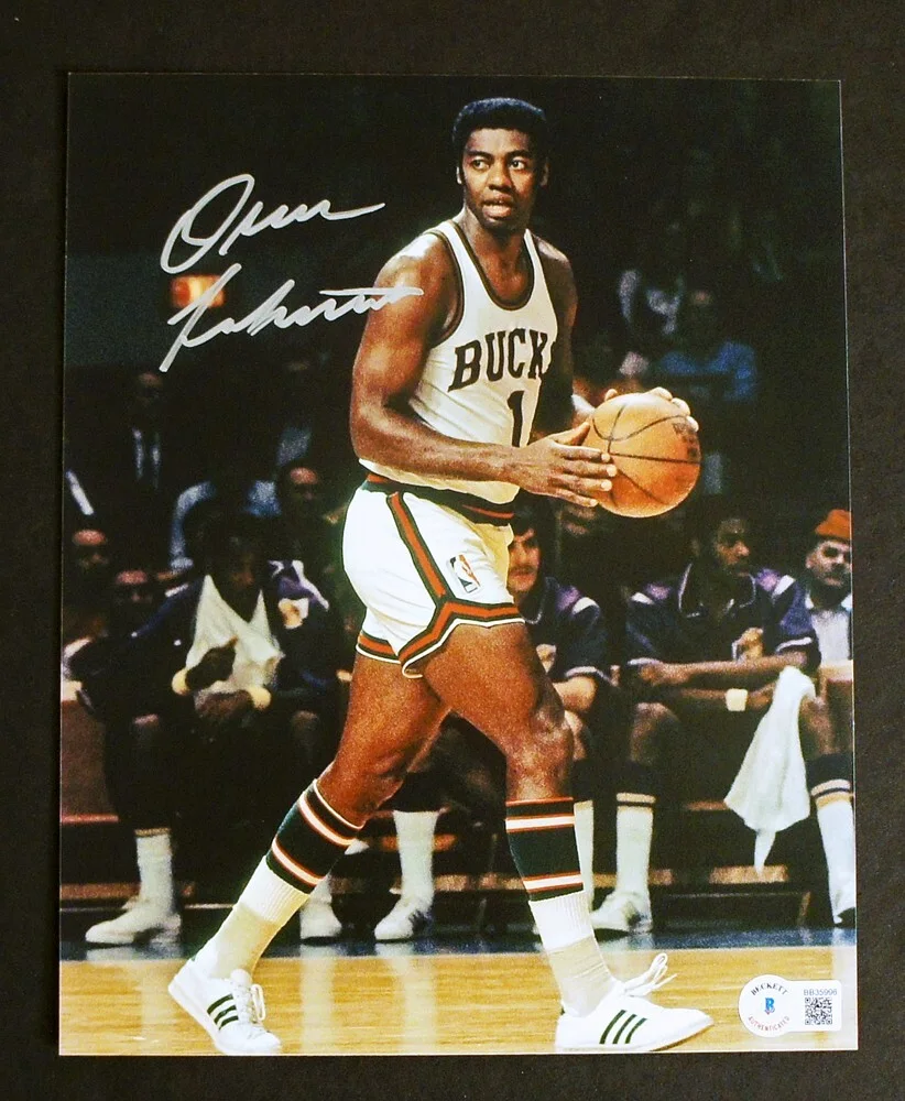 OSCAR ROBERTSON SIGNED - Beckett Certified - 8x10 Milwaukee Bucks NBA Photo!, изображение 2