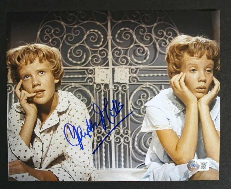Hayley Mills — HAYLEY MILLS SIGNED and Beckett Certified Parent Trap 8x10 Photo!