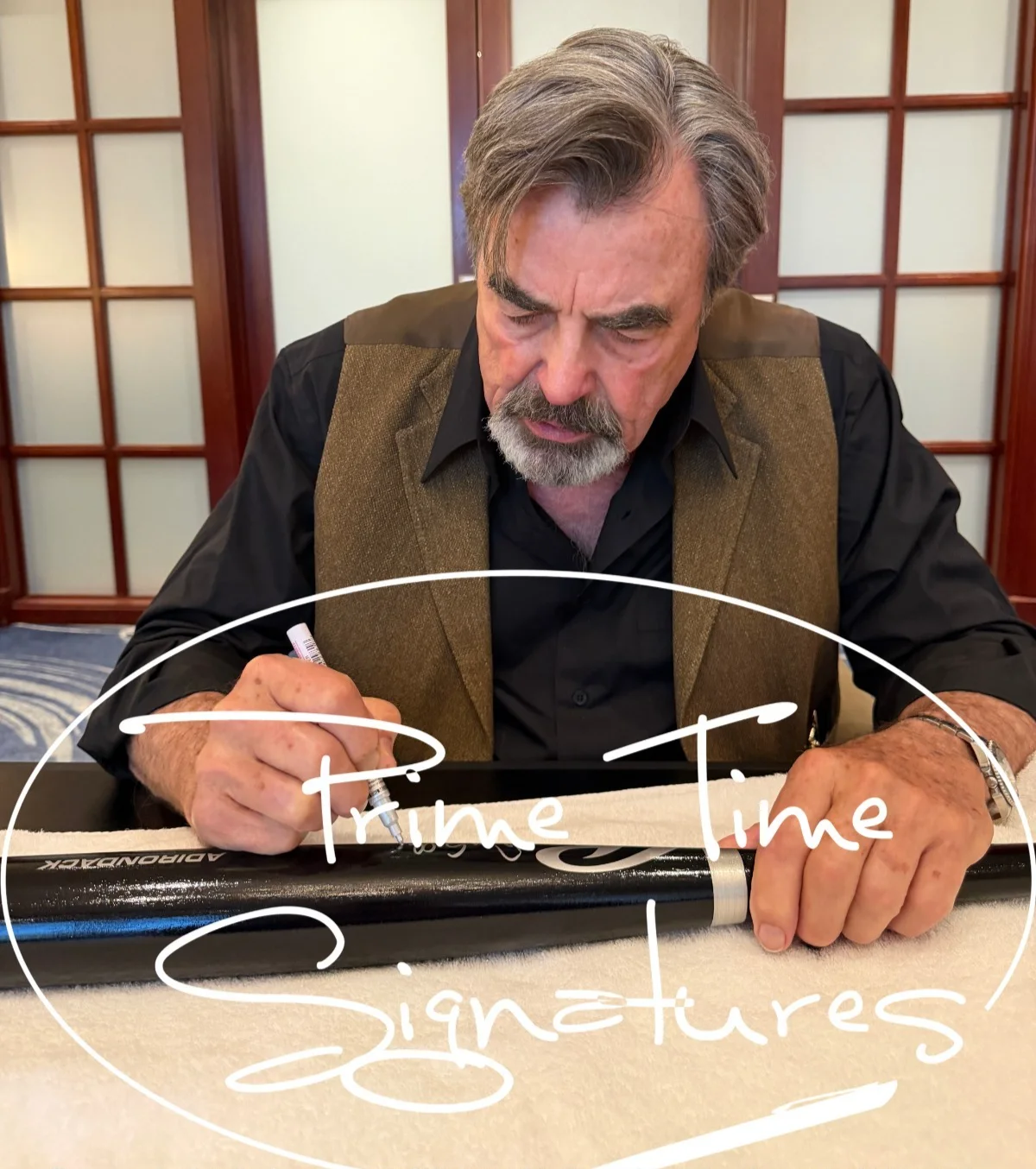 Tom Selleck — Tom Selleck Signed Rawlings Baseball Bat Authentic Autograph Beckett Witness, image 2