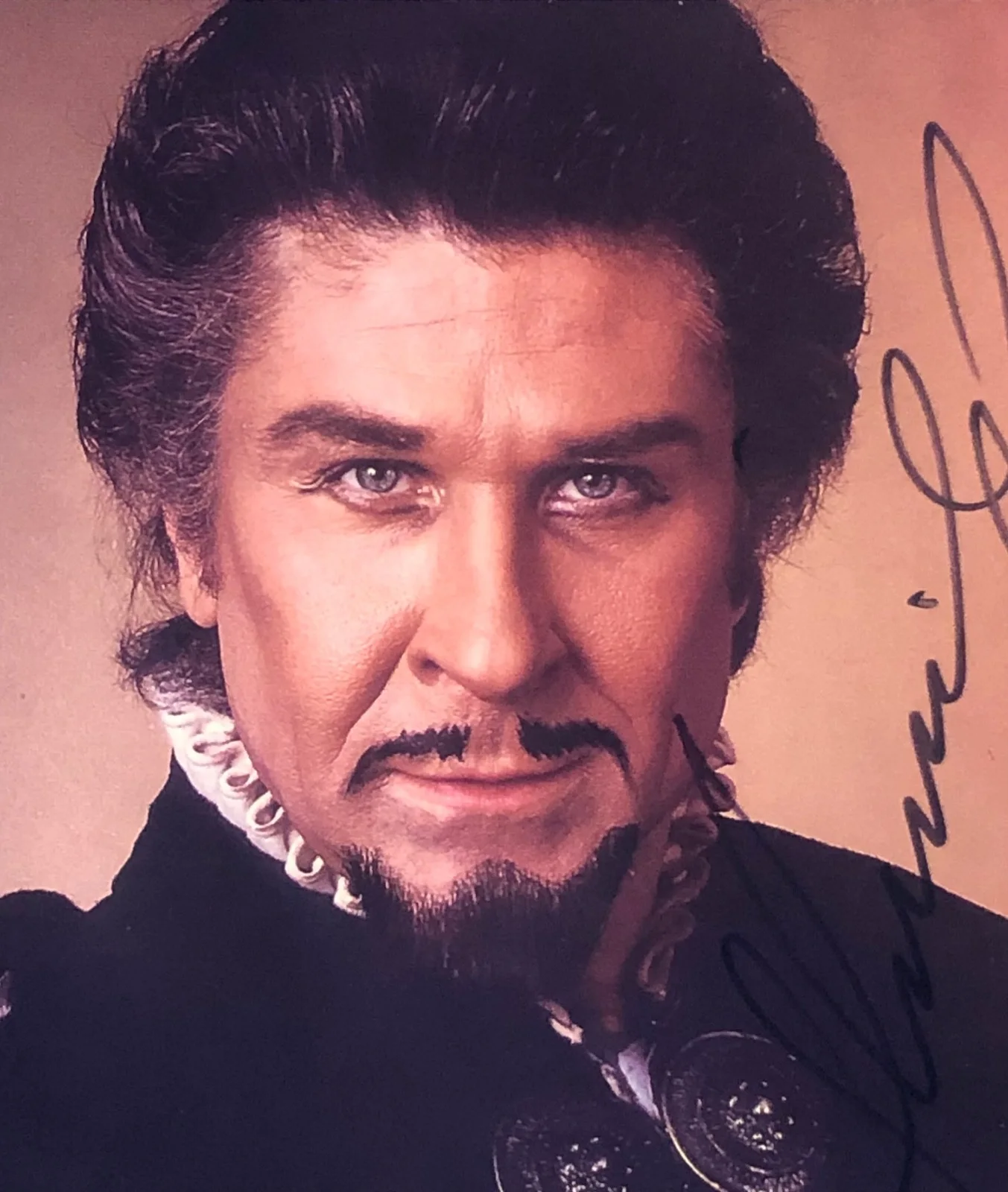RARE SIGNED PHOTO OF LEGENDARY OPERA SINGER BARITONE SHERRILL MILNES 10” BY 13”, изображение 2