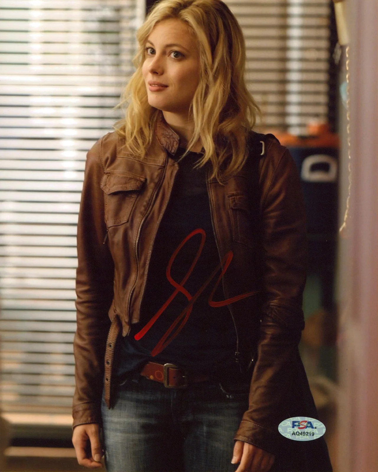 Gillian Jacobs — Gillian Jacobs Community Authentic Signed 8x10 Vertical Photo PSA/DNA #AQ49219