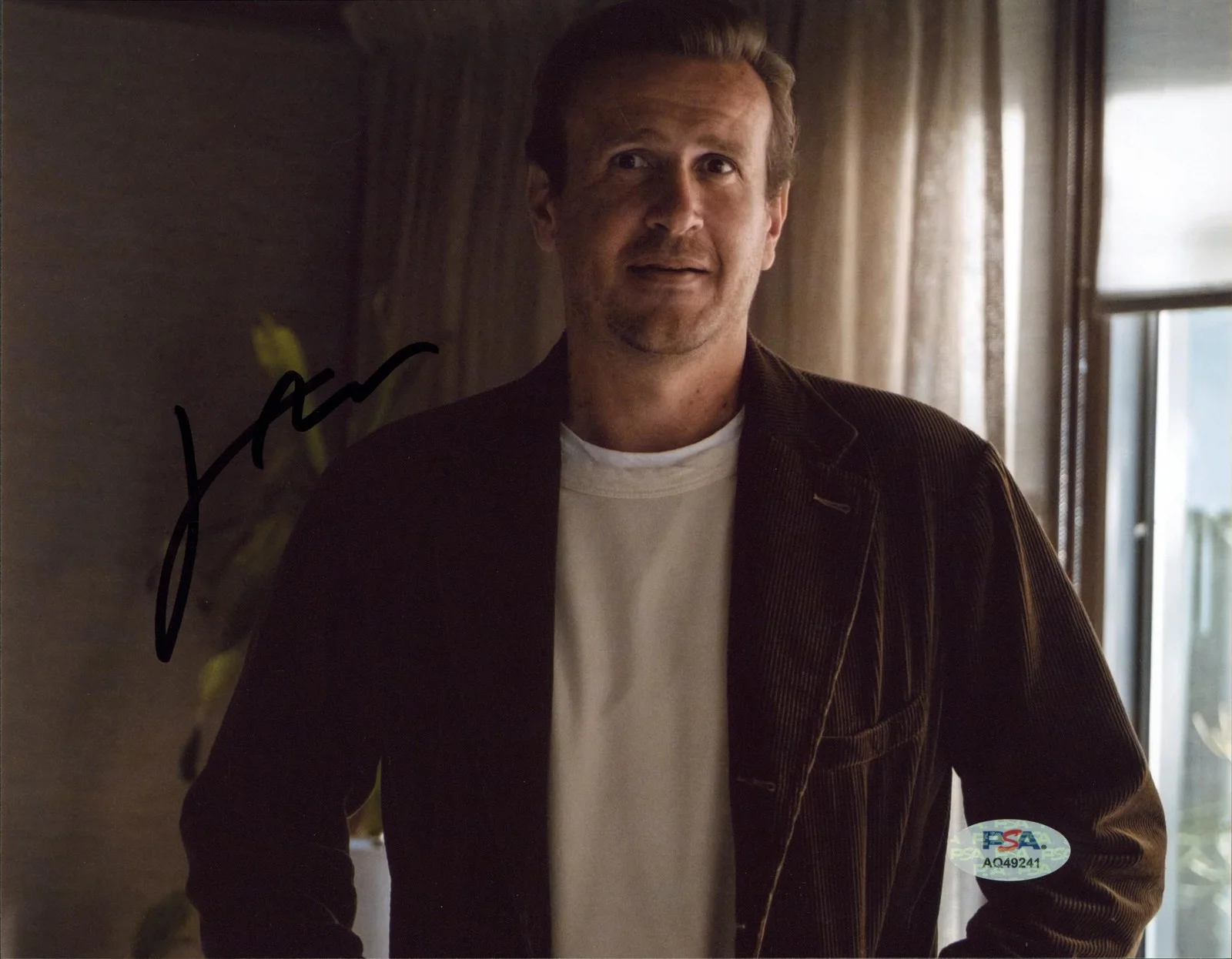 Jason Segel — Jason Segel Shrinking Authentic Signed 8x10 Horizontal Photo PSA/DNA #AQ49241