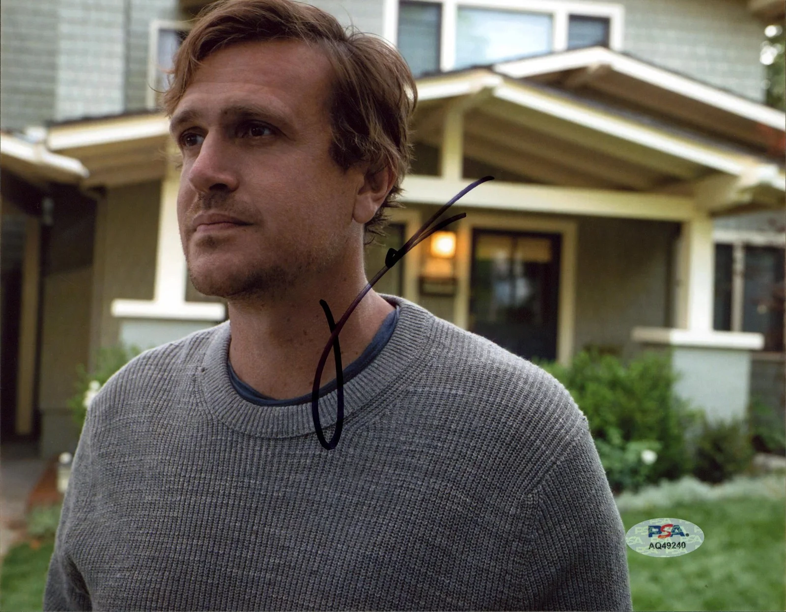Jason Segel — Jason Segel Shrinking Authentic Signed 8x10 Horizontal Photo PSA/DNA #AQ49240