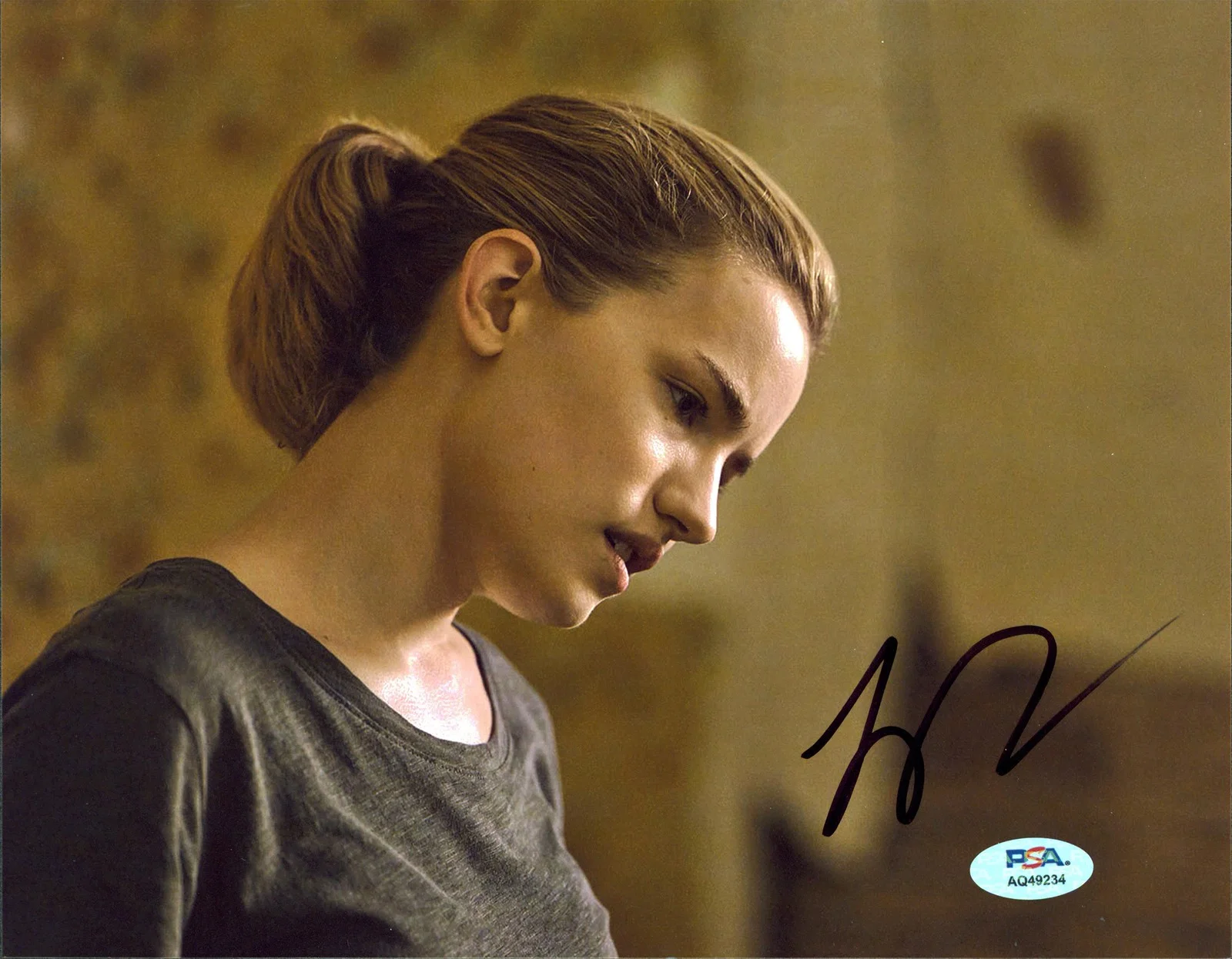 Willa Fitzgerald — Willa Fitzgerald Reacher Authentic Signed 8x10 Horizontal Photo PSA/DNA #AQ49234