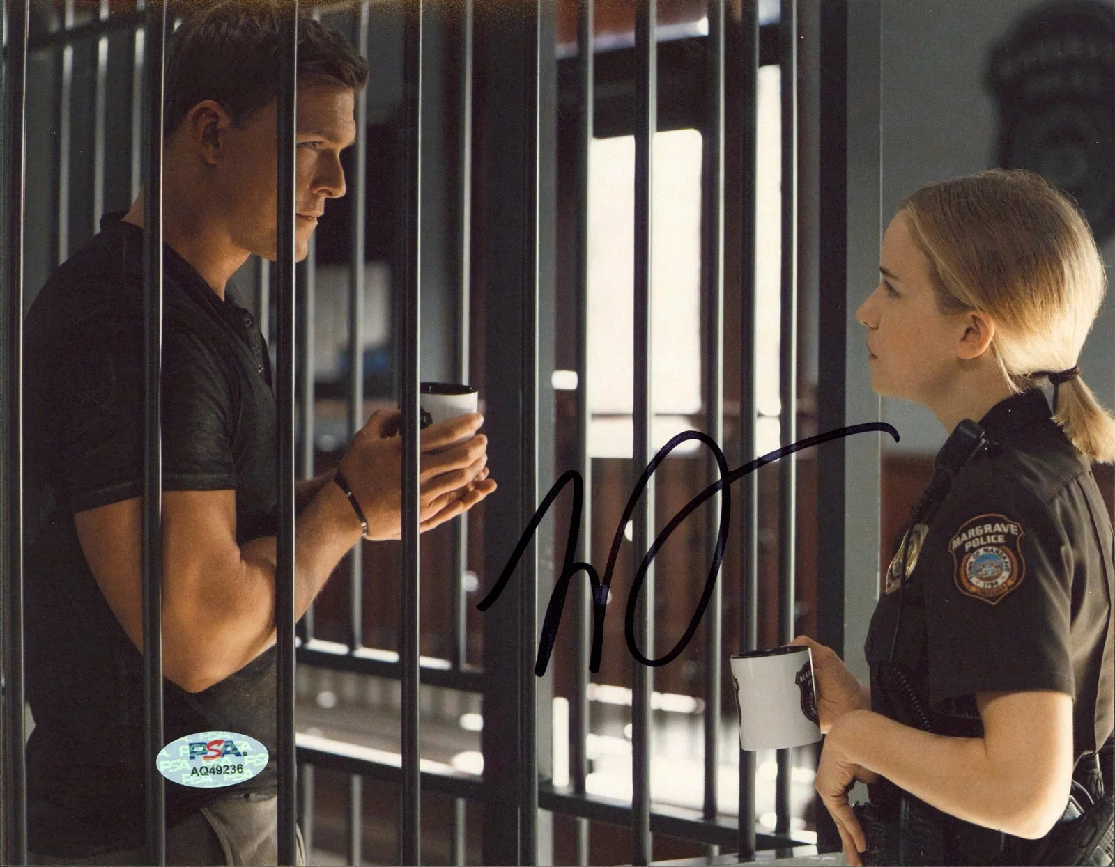 Willa Fitzgerald — Willa Fitzgerald Reacher Authentic Signed 8x10 Horizontal Photo PSA/DNA #AQ49236