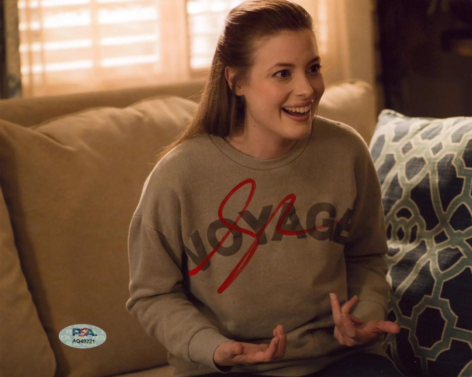 Gillian Jacobs — Gillian Jacobs Community Authentic Signed 8x10 Horizontal Photo PSA/DNA #AQ49221