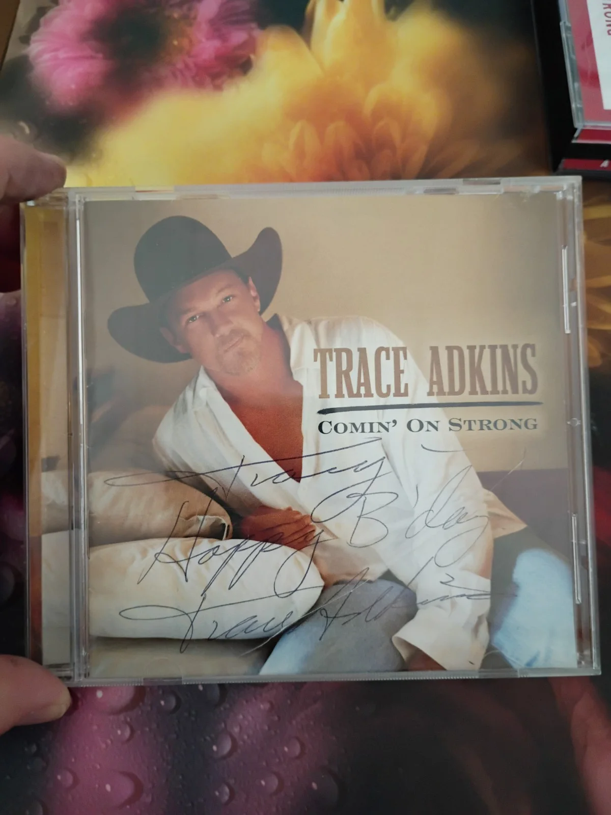Trace Adkins - "COMIN' ON STRONG" CD - Booklet Is **SIGNED** - Mint Disc, image 2