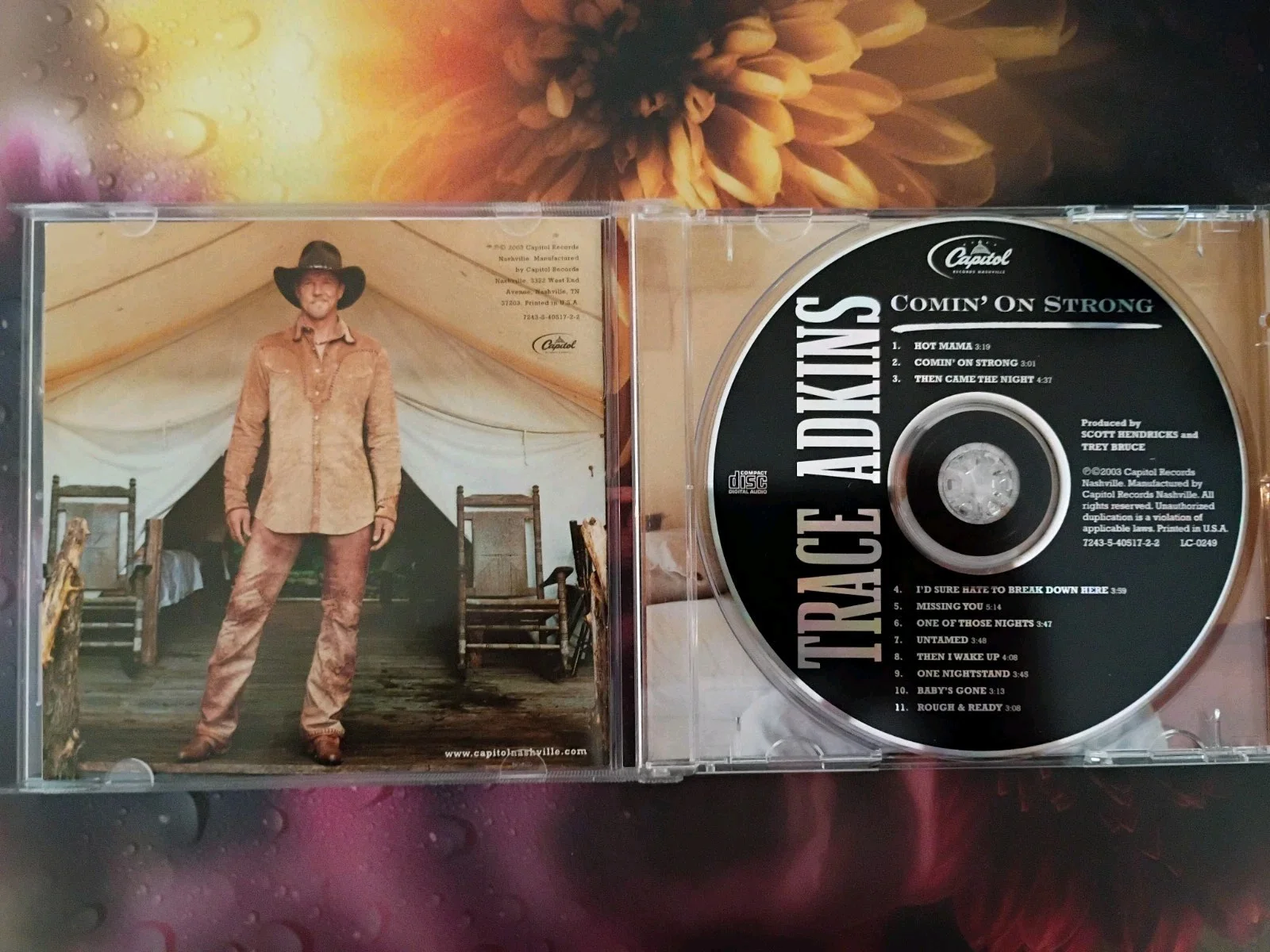 Trace Adkins - "COMIN' ON STRONG" CD - Booklet Is **SIGNED** - Mint Disc, image 4